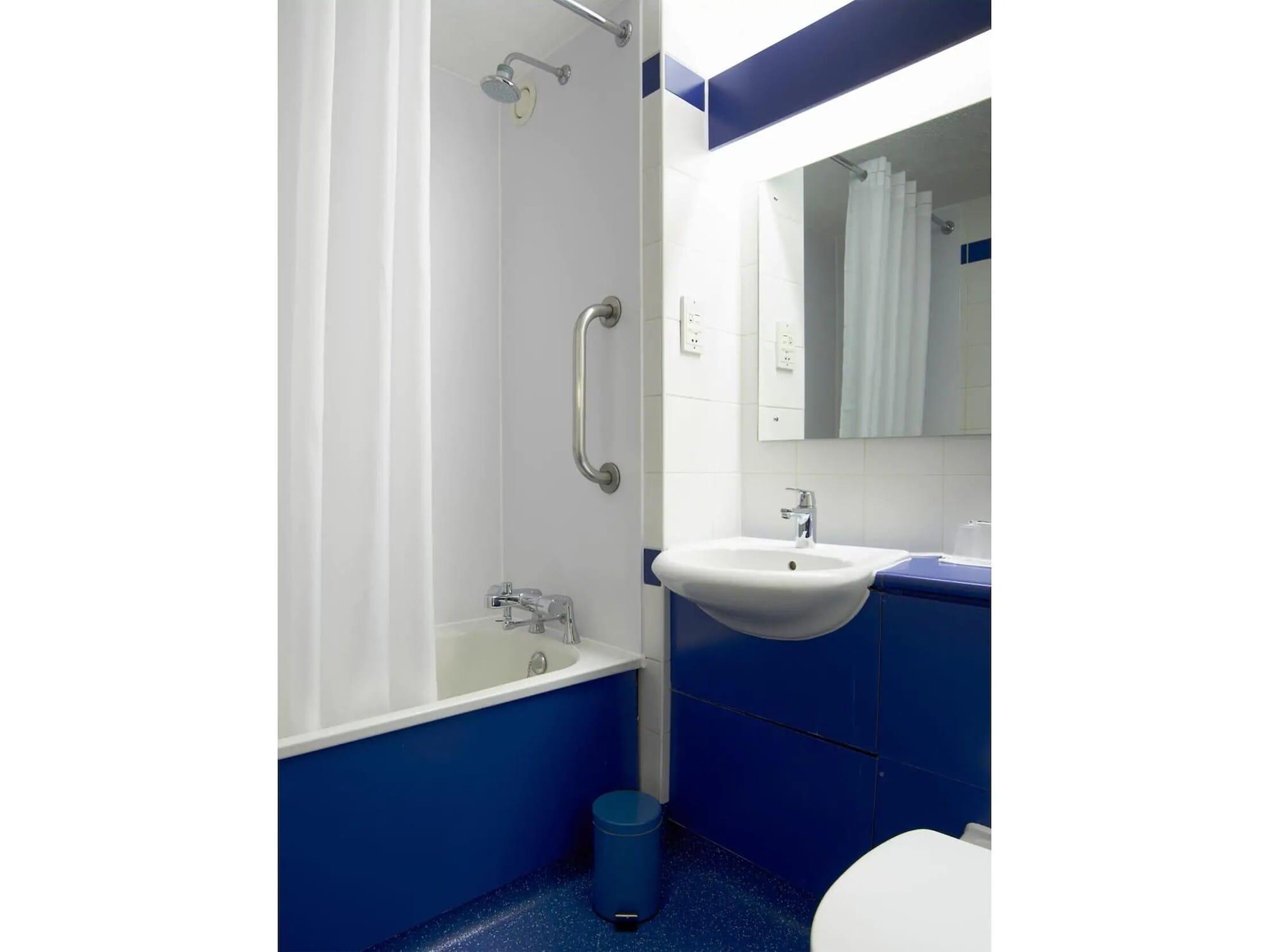 Travelodge Kings Cross Royal Scott London Exterior photo