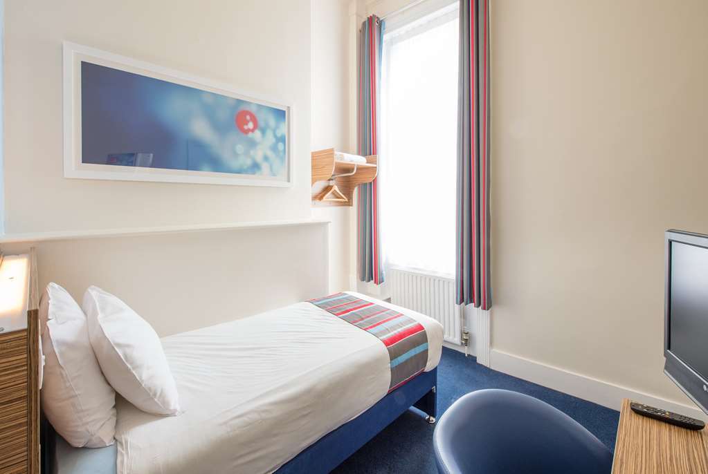 Travelodge Kings Cross Royal Scott London Room photo